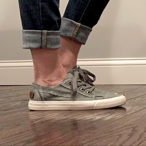 🐿 Blowfish Sneakers